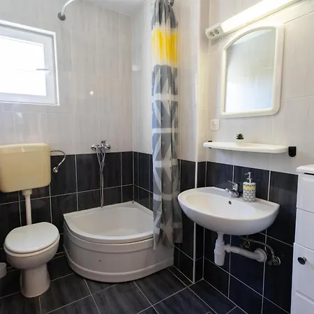 Malbasic Πανσιόν *